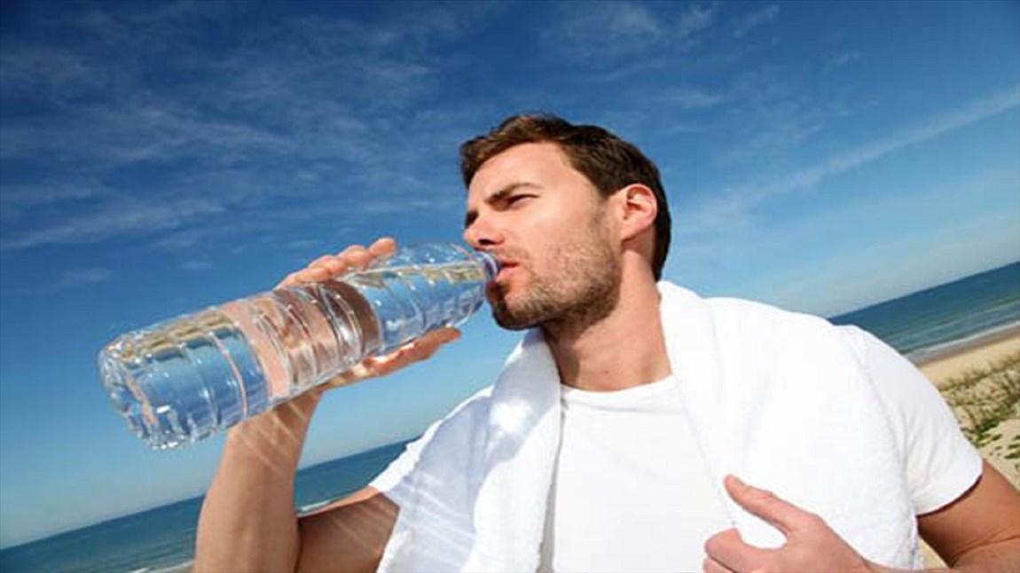 آیا می دانستید بیش از حد آب خوردن این عوارض را دارد؟