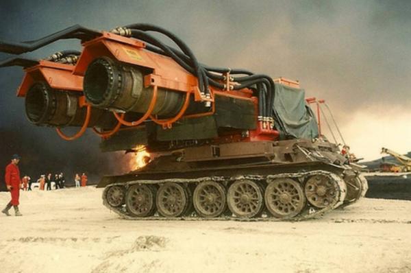 با این تانک مثل فوت کردن به شمع، به چاه های نفت مشتعل کویت فوت می کردند تا خاموش شوند!