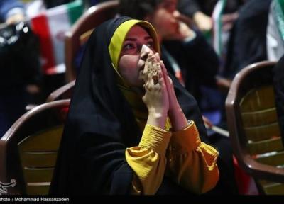تصاویر ، حال و هوای زنانی که به تماشای بازی ایران و امریکا نشستند ، نذر و دعا برای صعود تیم ملی ....